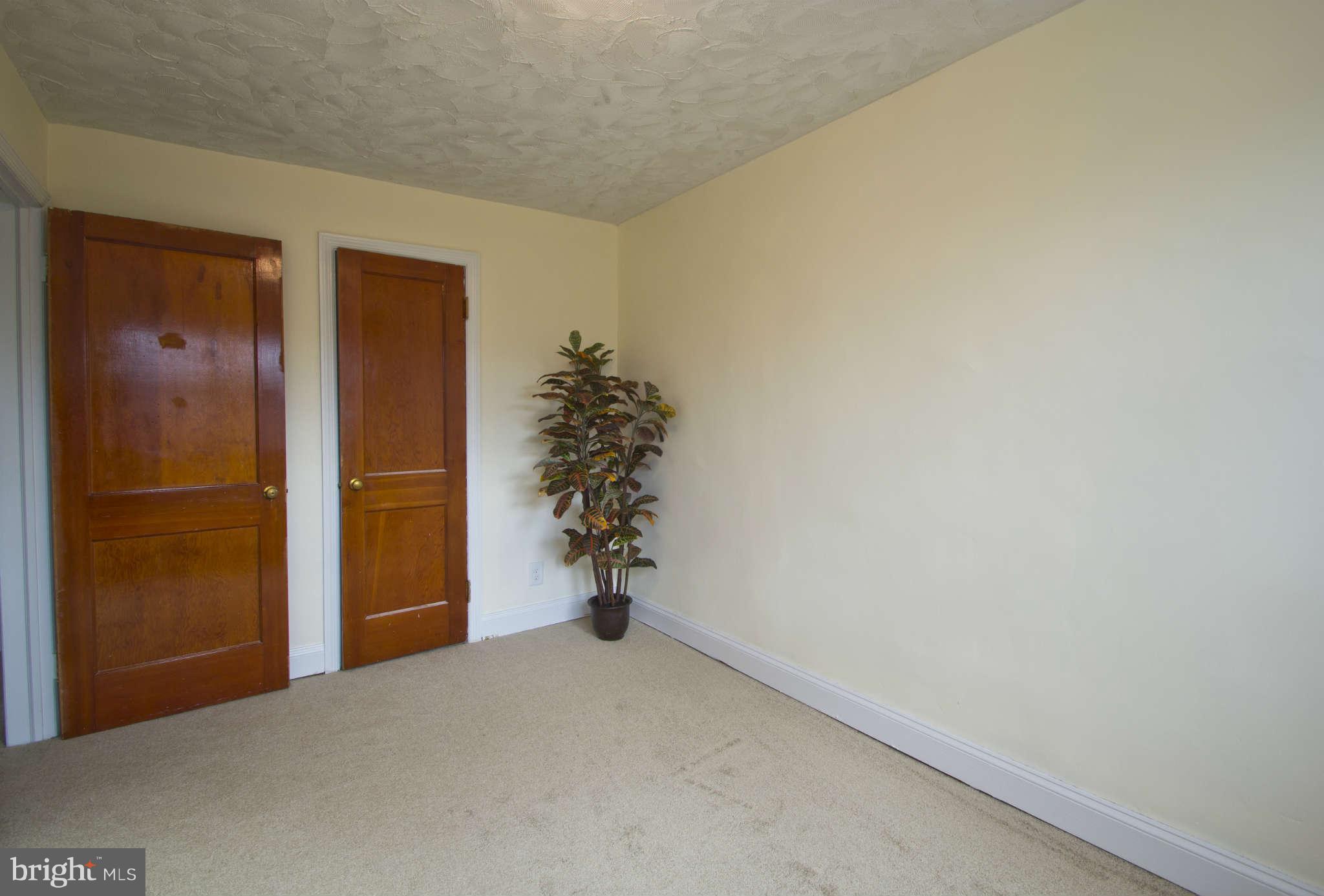 329 Grove Park Road Baltimore, MD 21225 - Photo 3 of 19