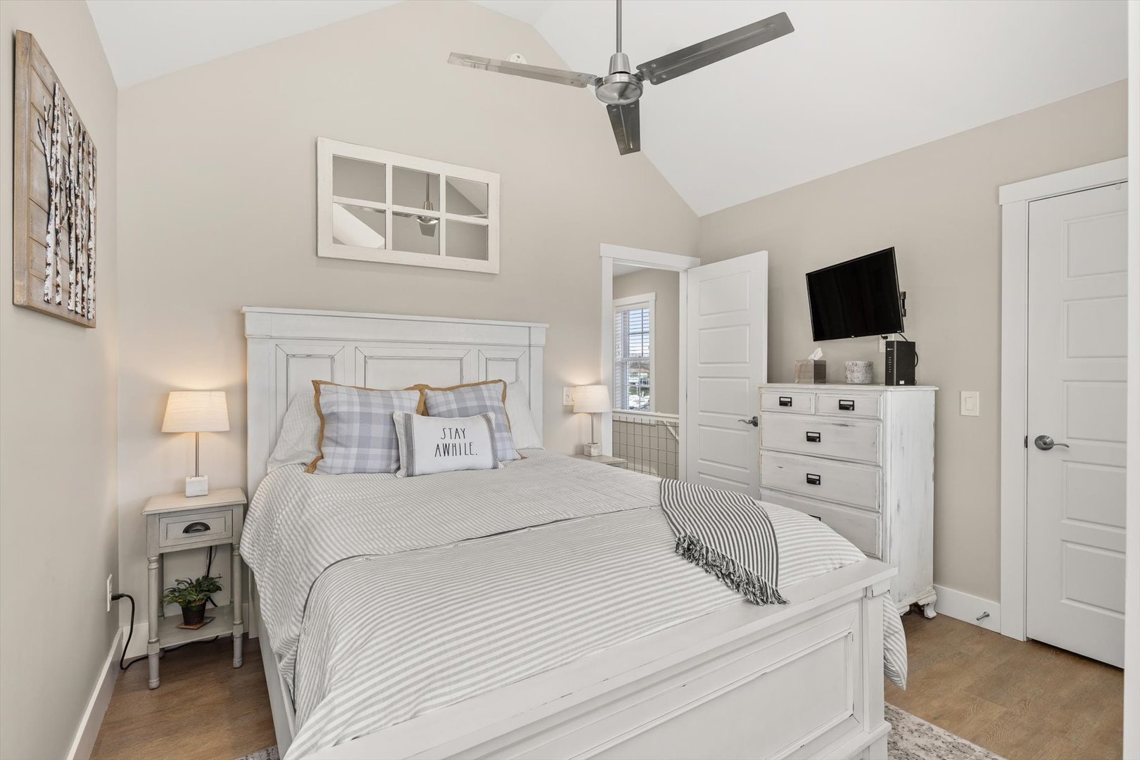 224 Leeward Way Ottawa, IL 61350 - Photo 32 of 58 a bedroom with a bed and a flat tv screen