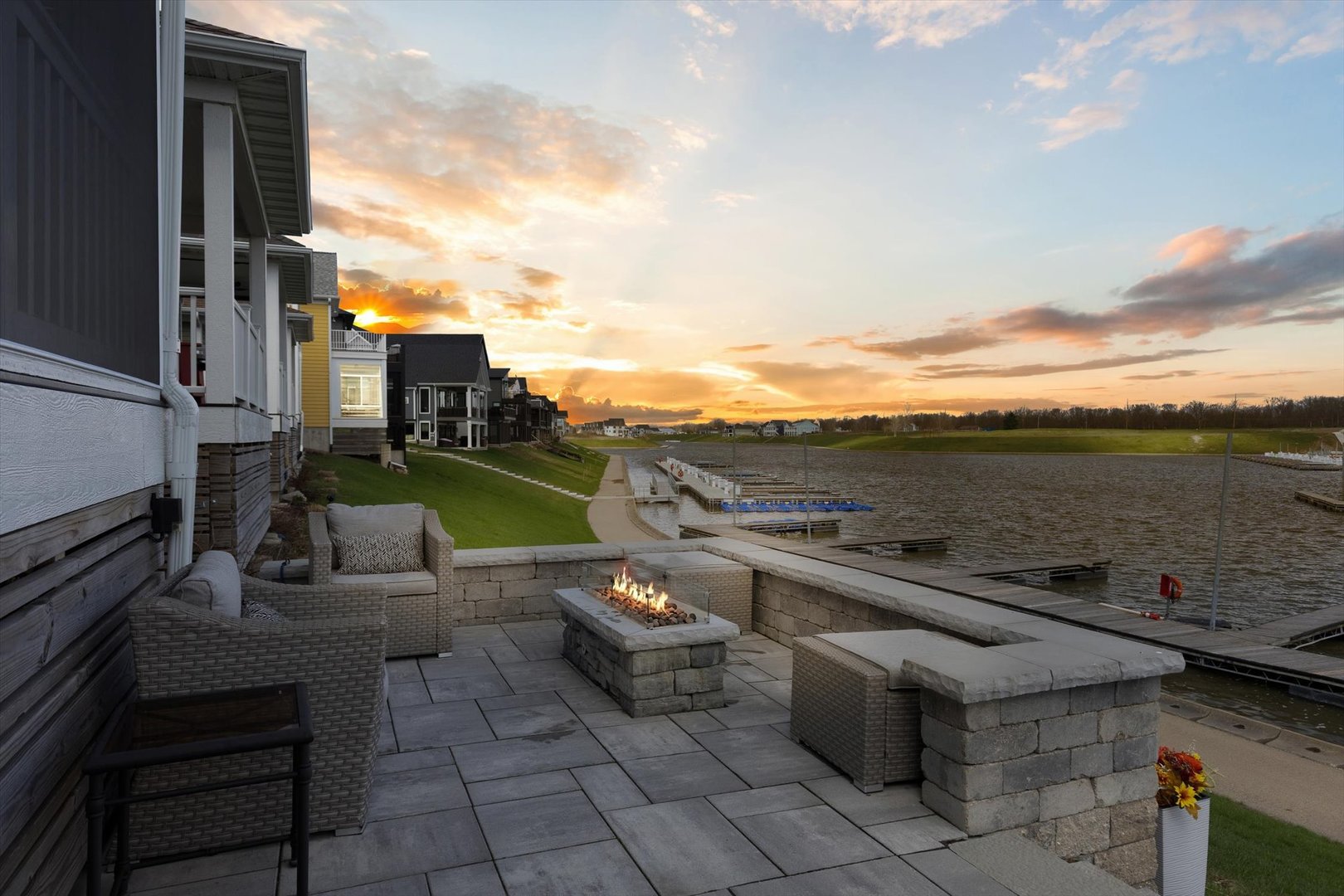 224 Leeward Way Ottawa, IL 61350 - Photo 8 of 58 a view of a terrace with furniture and a kitchen
