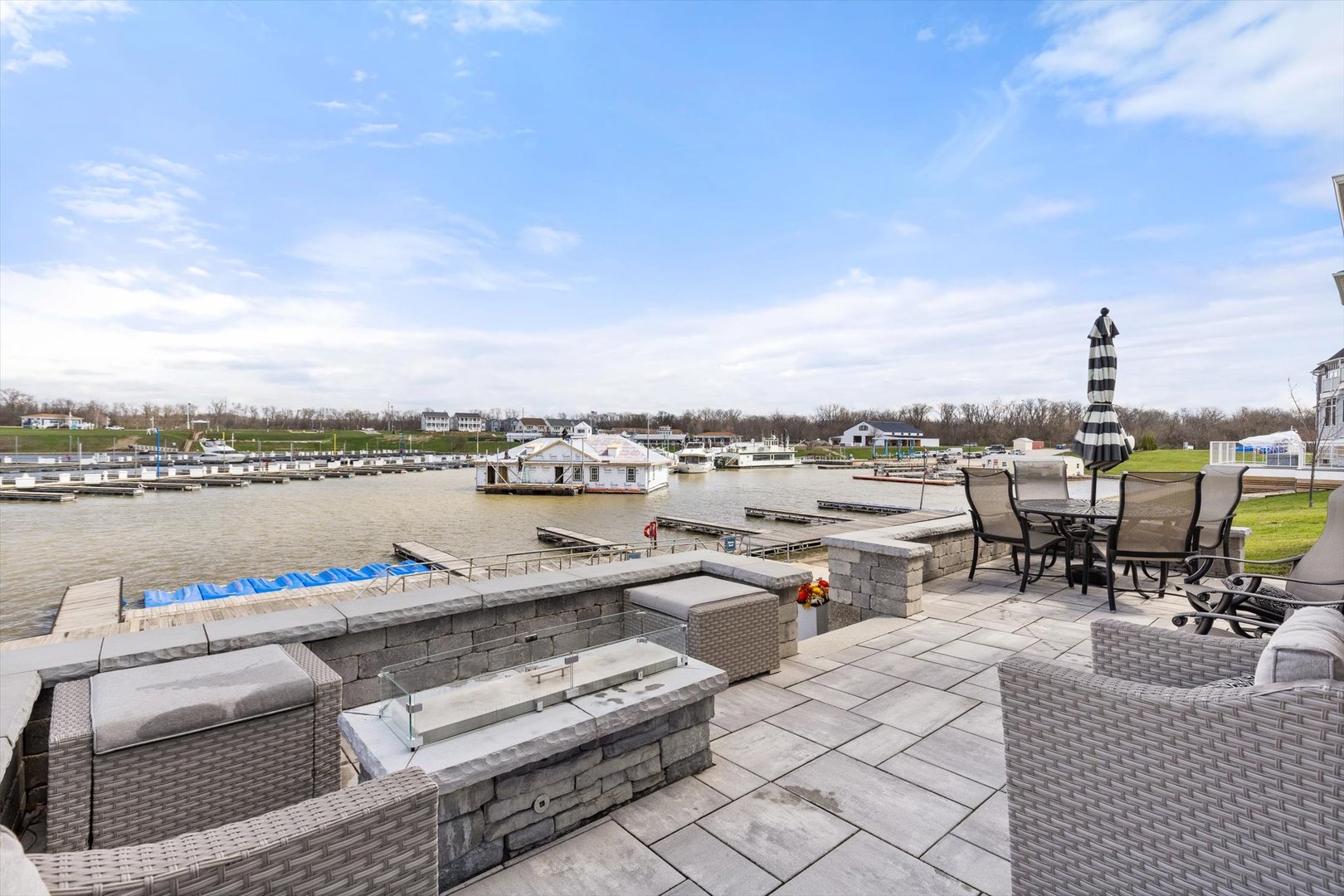 224 Leeward Way Ottawa, IL 61350 - Photo 9 of 58 a view of a terrace with chairs
