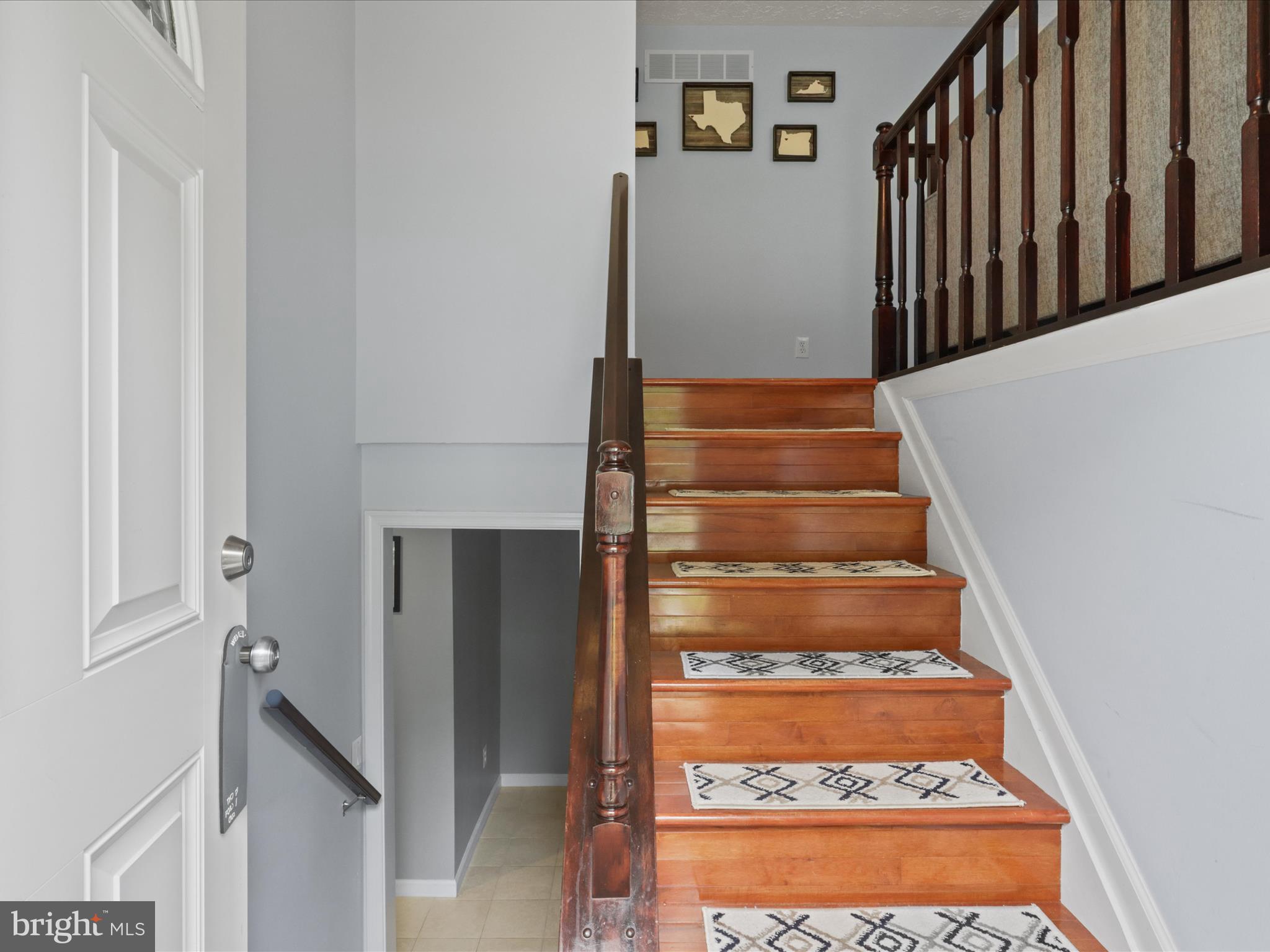 7313 Husky Lane Springfield, VA 22151 - Photo 4 of 49 a view of entryway