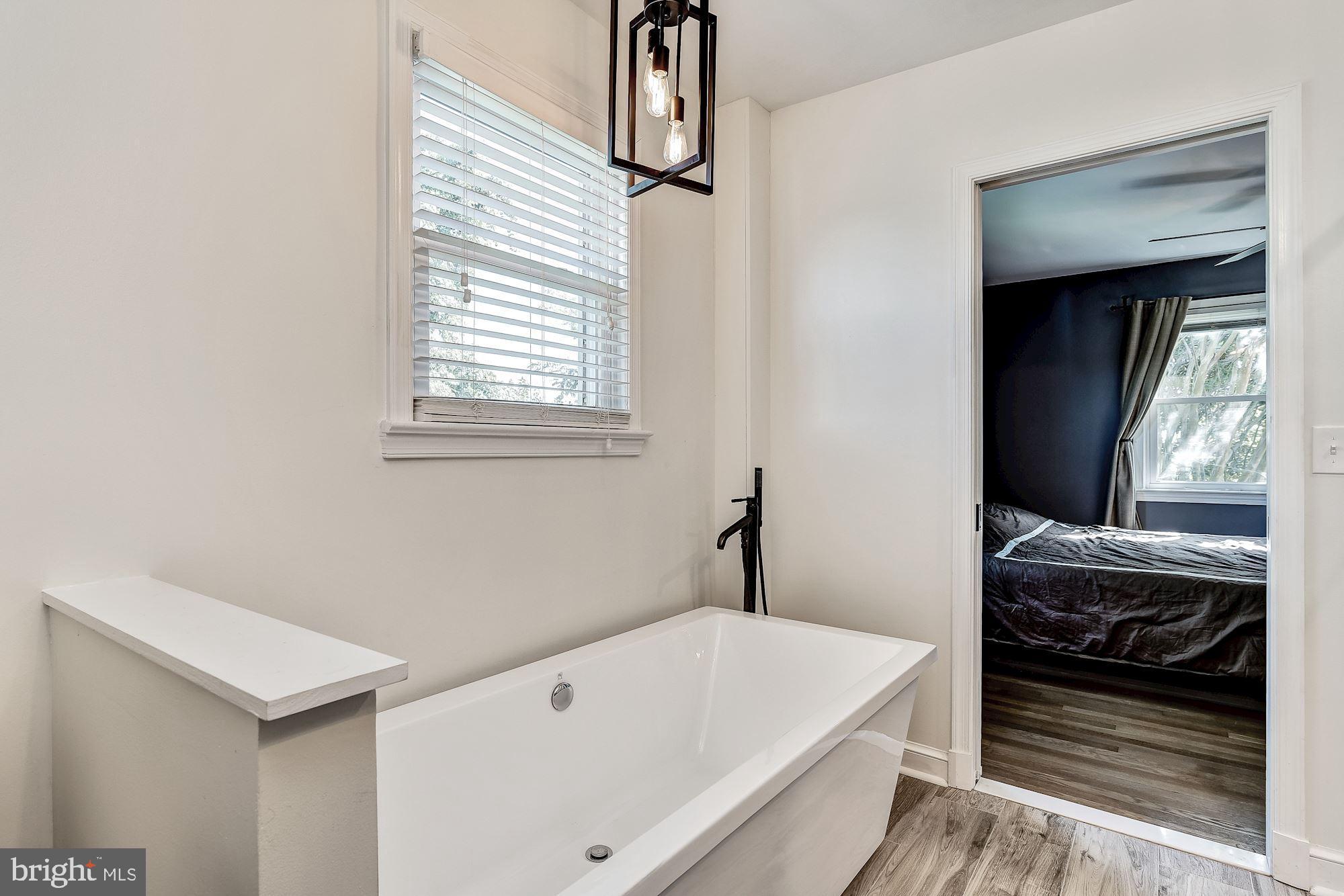 22200 Slidell Road Boyds, MD 20841 - Photo 23 of 51 Master Bath | Soaking Tub