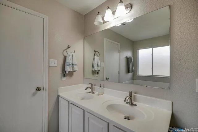 $299,900 | 8422 Parkdale Cove, San Antonio, TX 78249