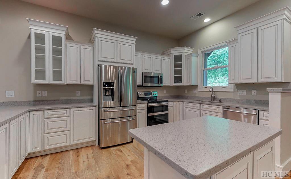 87 Oak Road Highlands, NC 28741 - Photo 9 of 29 Gallery Image 9