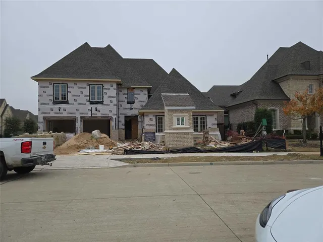 a house view with a outdoor space