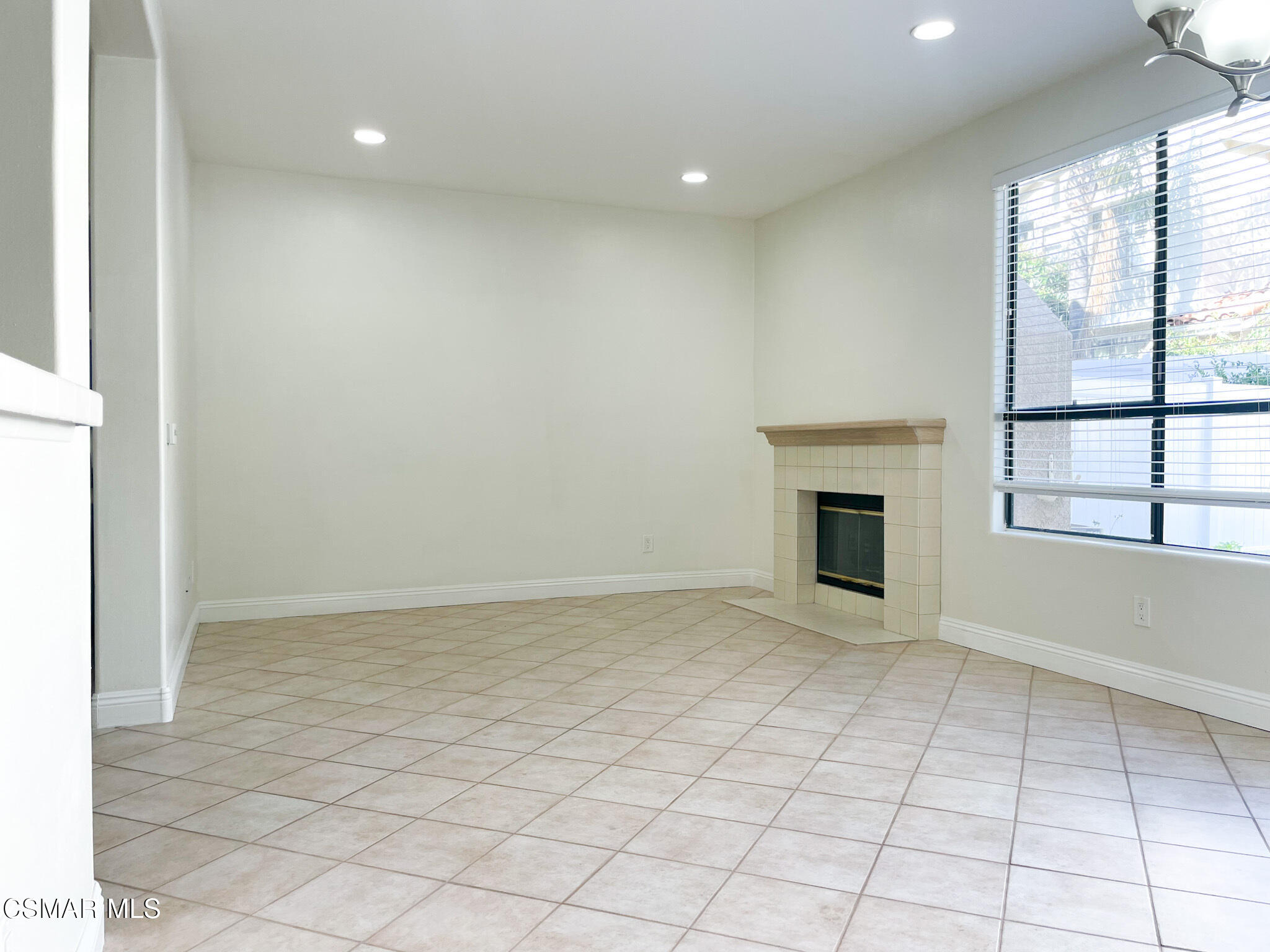 4785 Taranto Way Oak Park, CA 91377 - Photo 3 of 16 Family Room