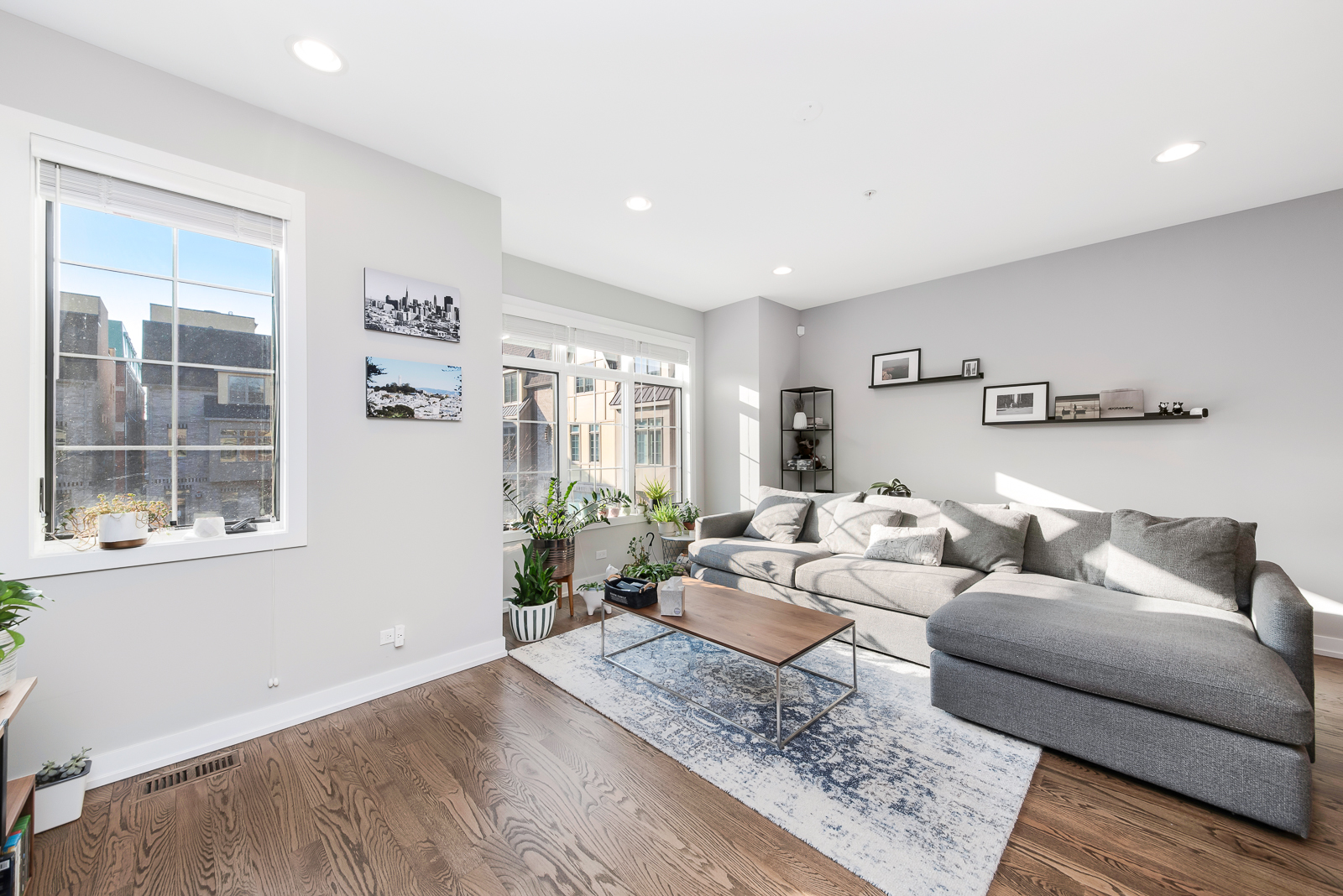 1025 Walnut Way Oak Park, IL 60302 - Photo 2 of 25