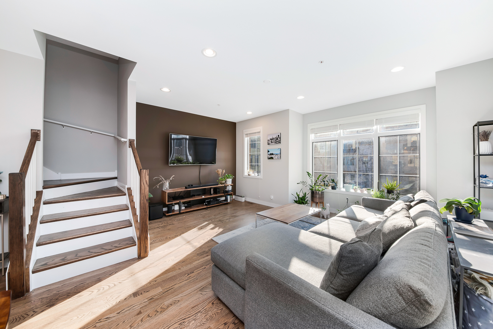 1025 Walnut Way Oak Park, IL 60302 - Photo 4 of 25