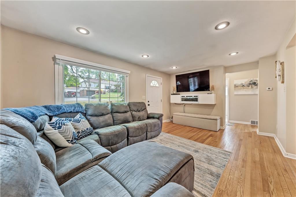 1248 Savannah Road New Castle, PA 16101 - Photo 10 of 25 a living room with furniture and a flat screen tv