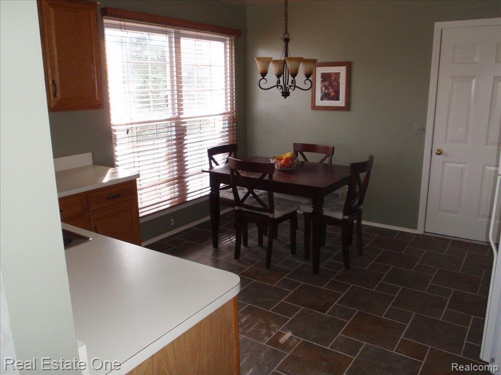 161 Parsons Lane Rochester, MI 48307 - Photo 5 of 17 Eating Area
