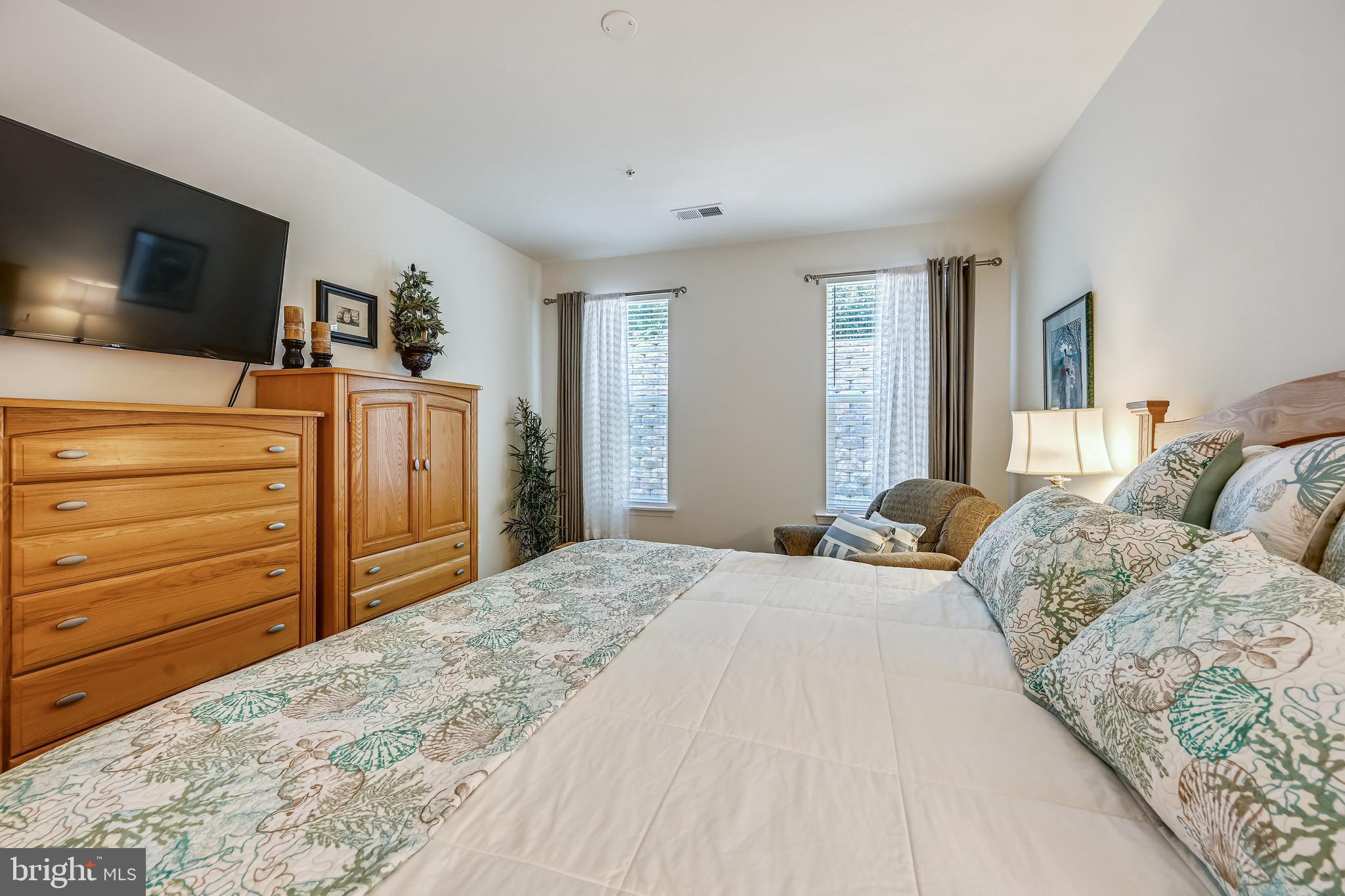 105 Jacobia Drive, Unit E4 Pasadena, MD 21122 - Photo 16 of 36 Natural light.