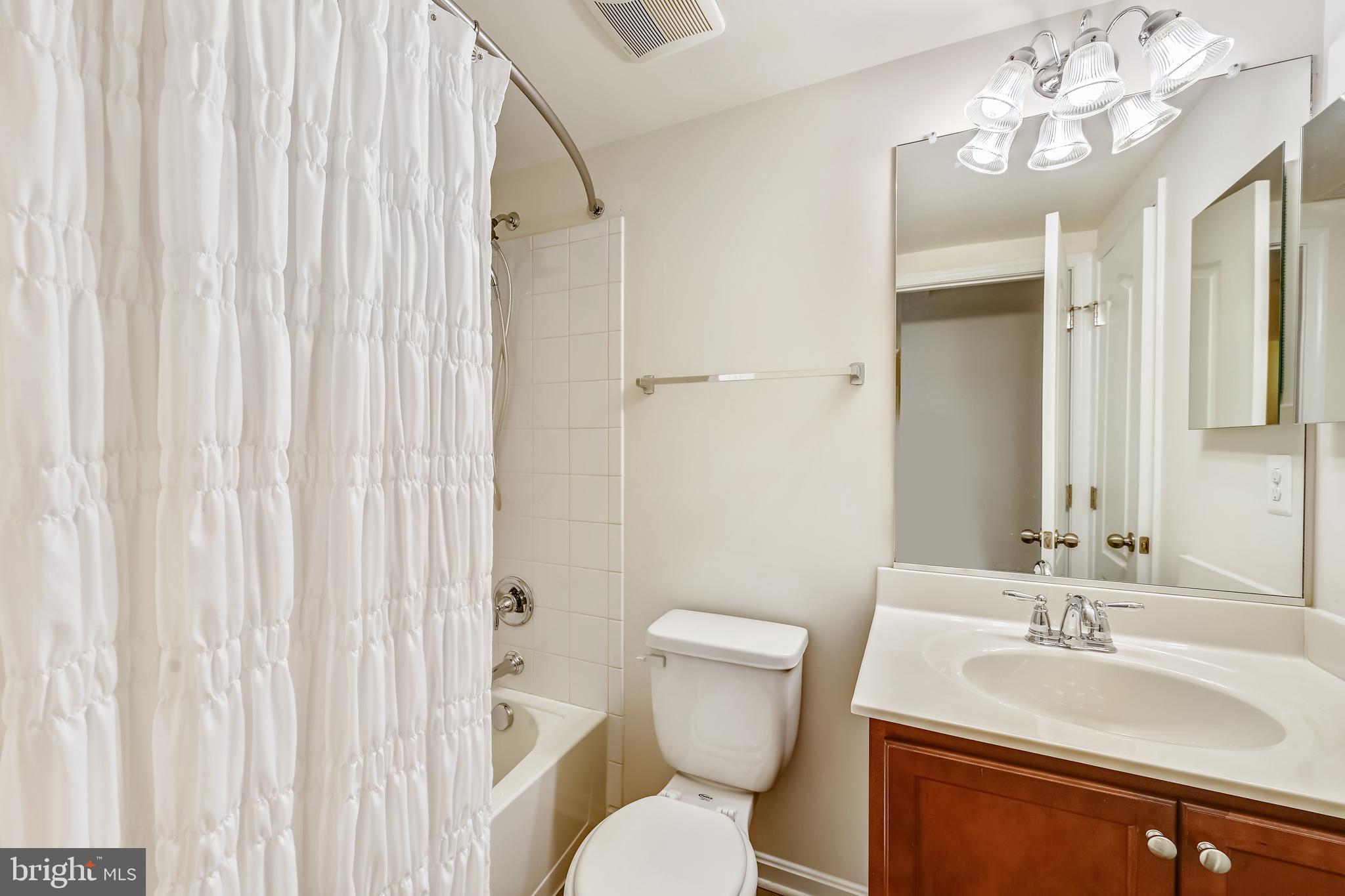 105 Jacobia Drive, Unit E4 Pasadena, MD 21122 - Photo 24 of 36 Upper level bathroom
