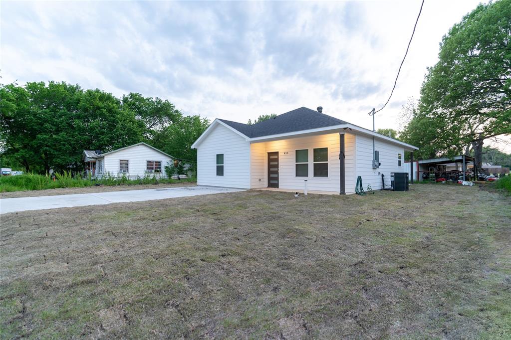 839 Southwest 7th Street Cooper, TX 75432 - Photo 2 of 21 View of front facade featuring central AC, a front lawn, and driveway