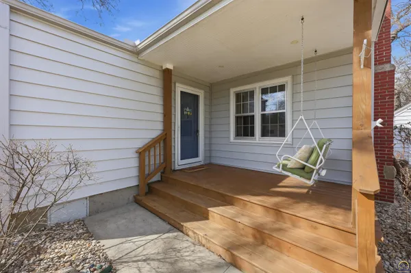$225,000 | 811 Southeast Tecumseh Road, Tecumseh, KS 66542