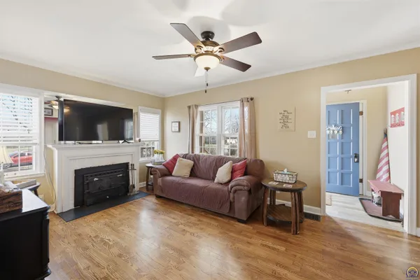 $225,000 | 811 Southeast Tecumseh Road, Tecumseh, KS 66542