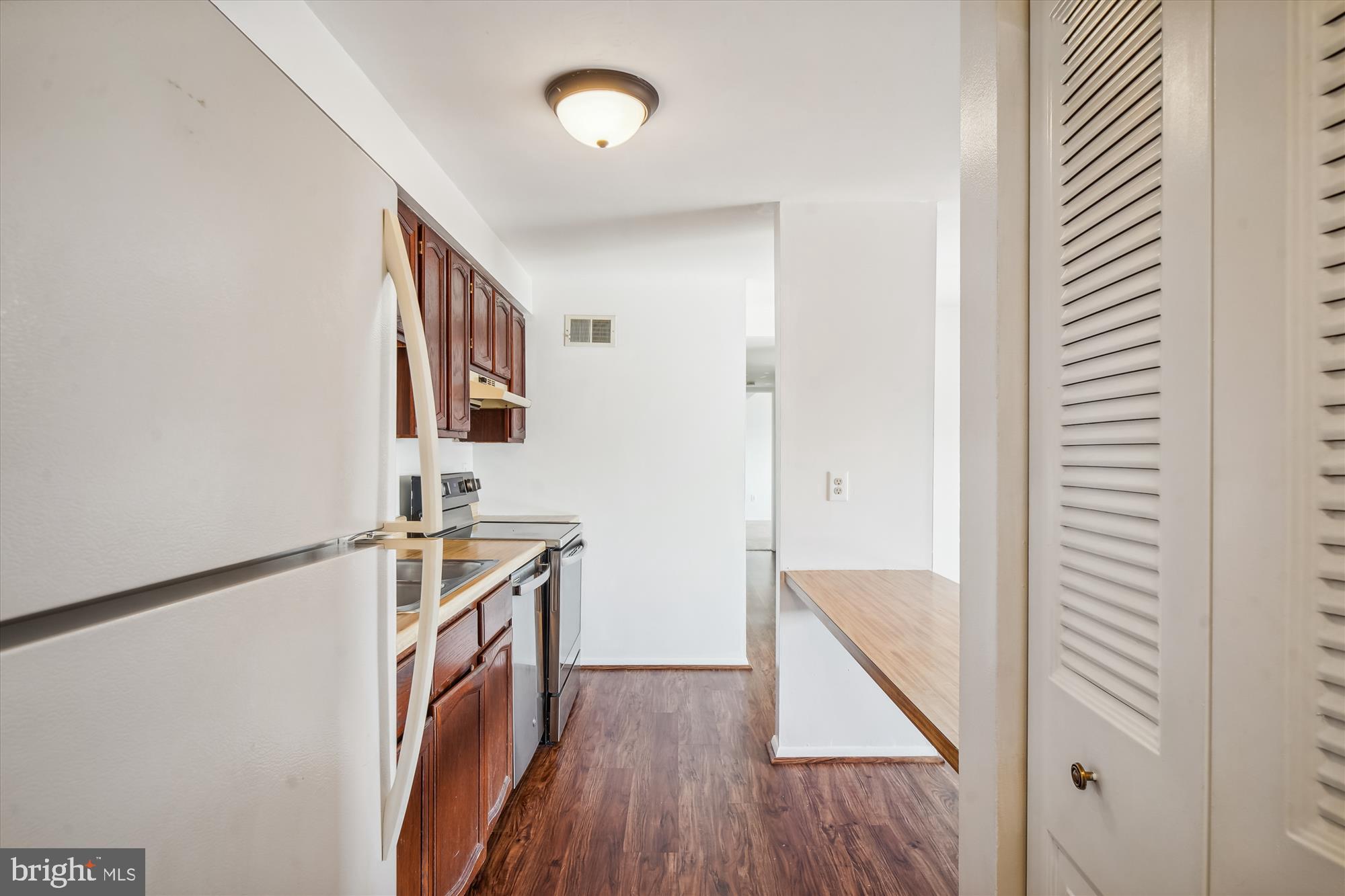 701 Heather Ridge Drive, Unit 16M Frederick, MD 21702 - Photo 7 of 29 Kitchen