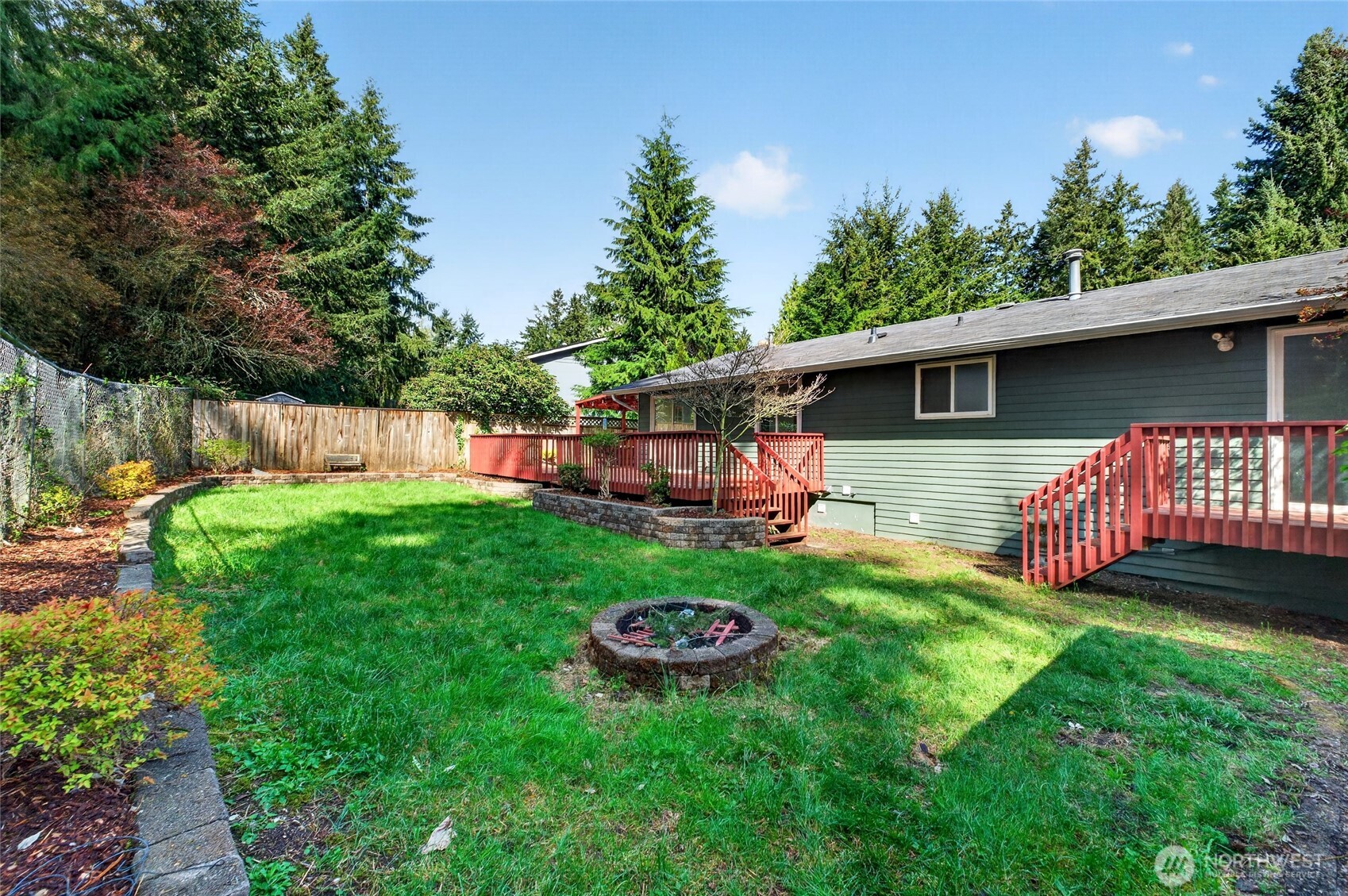 19010 63rd Street East Lake Tapps, WA 98391 - Photo 4 of 32 a view of a backyard with a garden