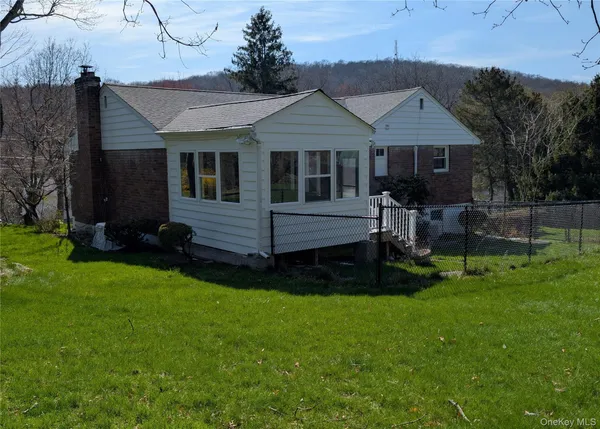 $450,000 | 4 Michelle Drive, Newburgh, NY 12550