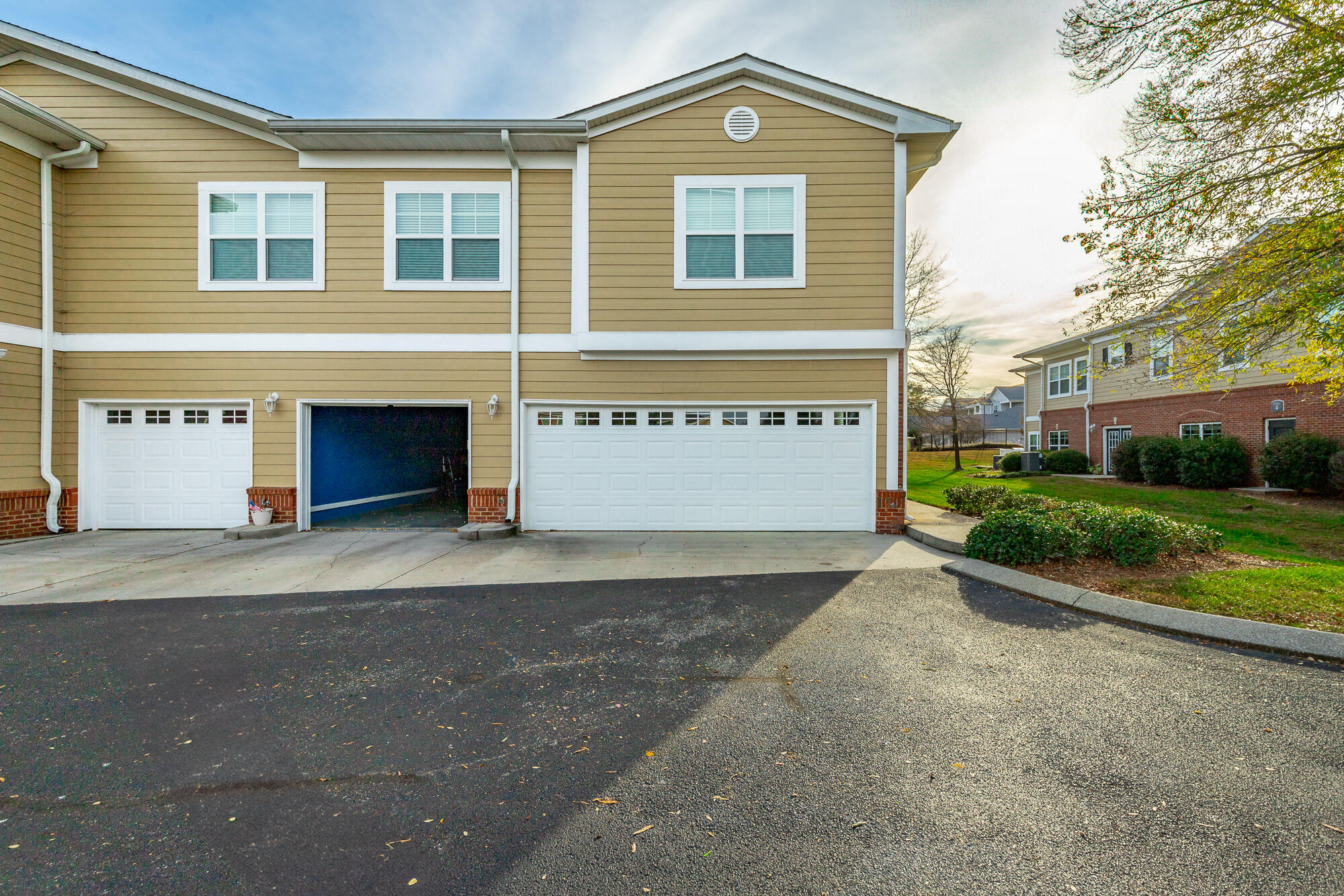 6105 Regency Court Chattanooga, TN 37421 - Photo 34 of 37 Parking