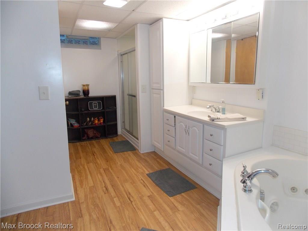675 Stratford Road Ferndale, MI 48220 - Photo 18 of 24 second bath.JPG
