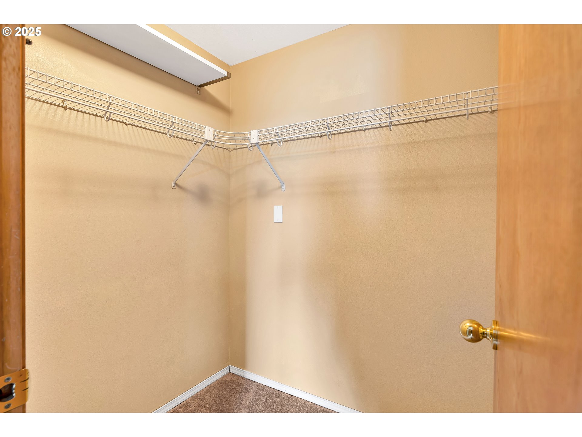 8 Elm Street Ridgefield, WA 98642 - Photo 20 of 33 a picture of a bathroom