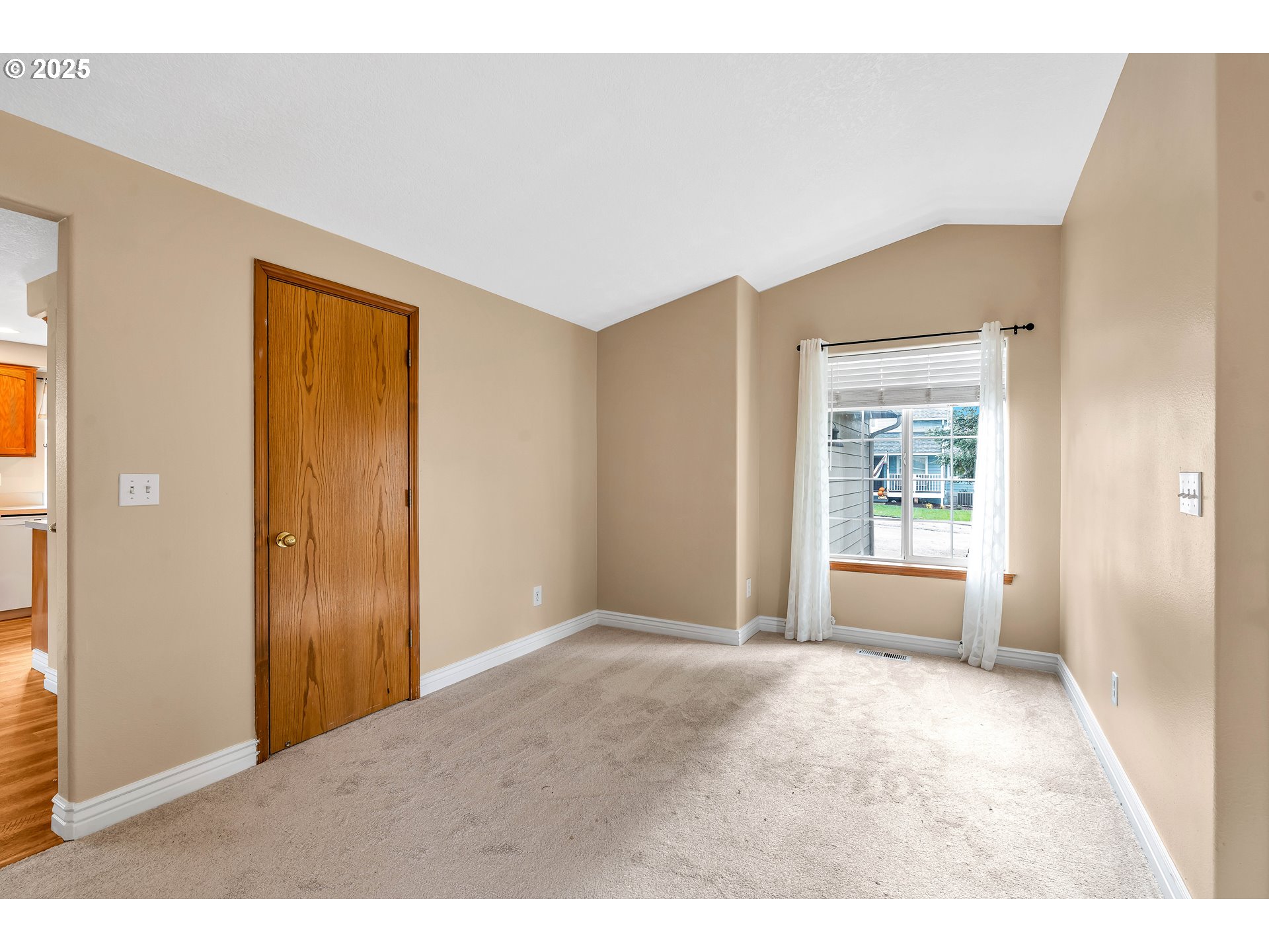 8 Elm Street Ridgefield, WA 98642 - Photo 7 of 33 a view of an empty room and window
