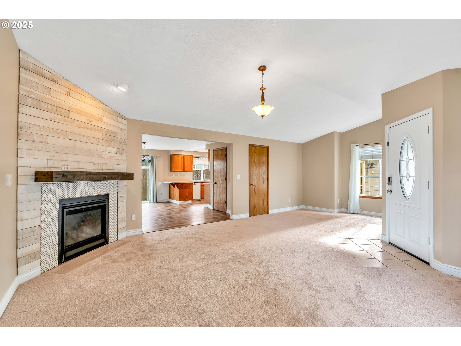 8 Elm Street Ridgefield, WA 98642 - Photo 9 of 33 a view of empty room with a fireplace