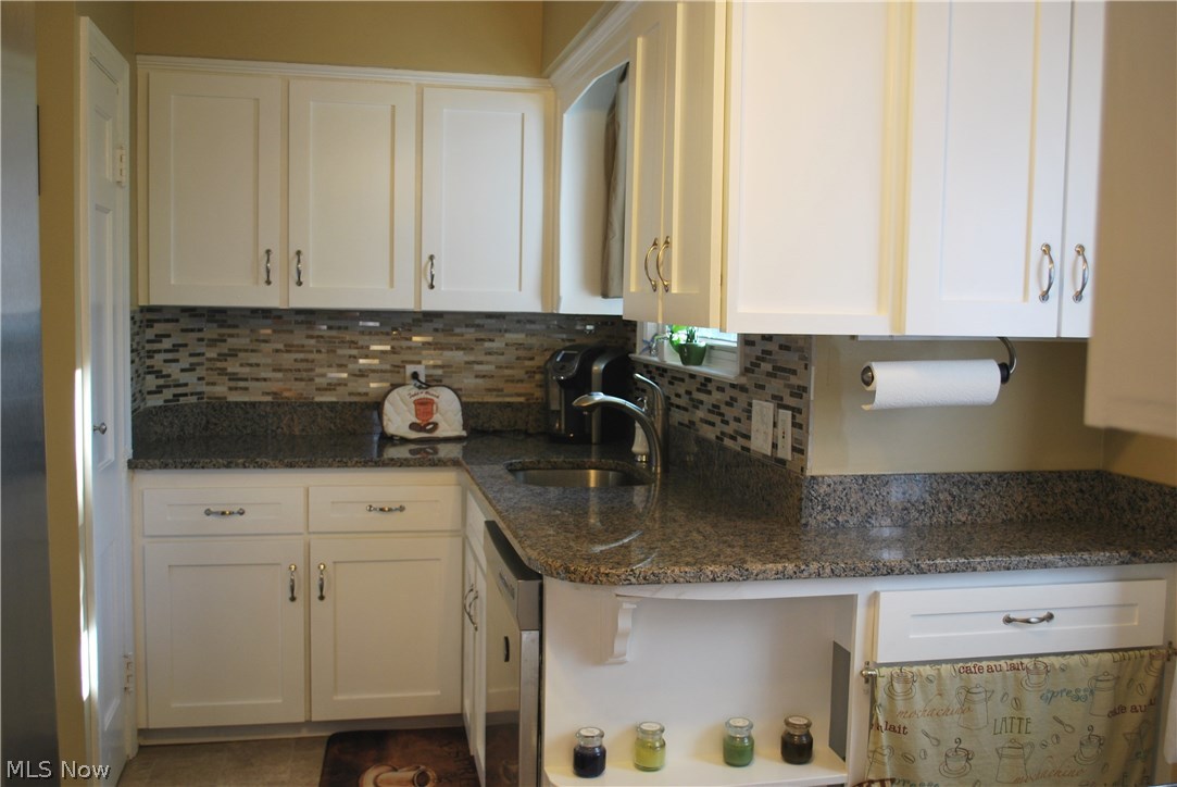 1380 Winston Road Cleveland, OH 44121 - Photo 10 of 33 Gallery Image 10