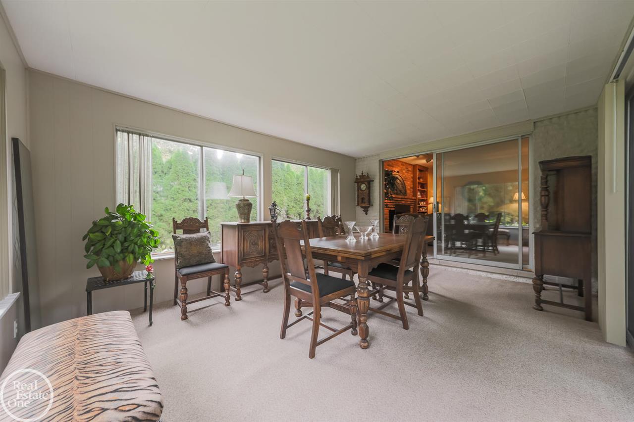 5517 Commerce Road West Bloomfield, MI 48324 - Photo 31 of 33 31363233-30.JPG
