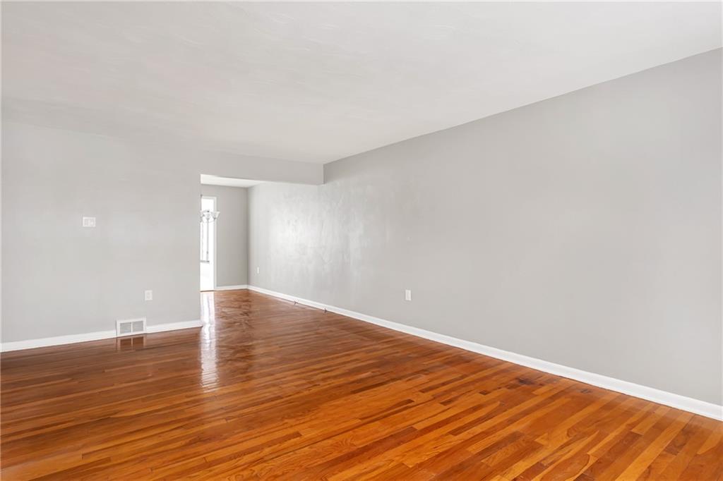 545 Filmore Road Pittsburgh, PA 15221 - Photo 4 of 22