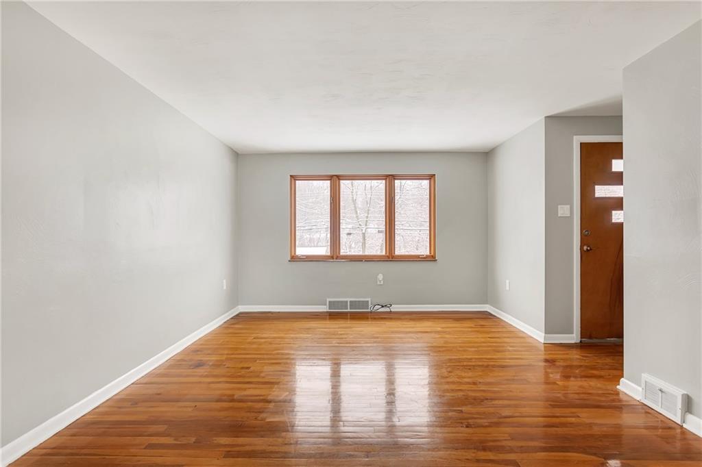 545 Filmore Road Pittsburgh, PA 15221 - Photo 5 of 22