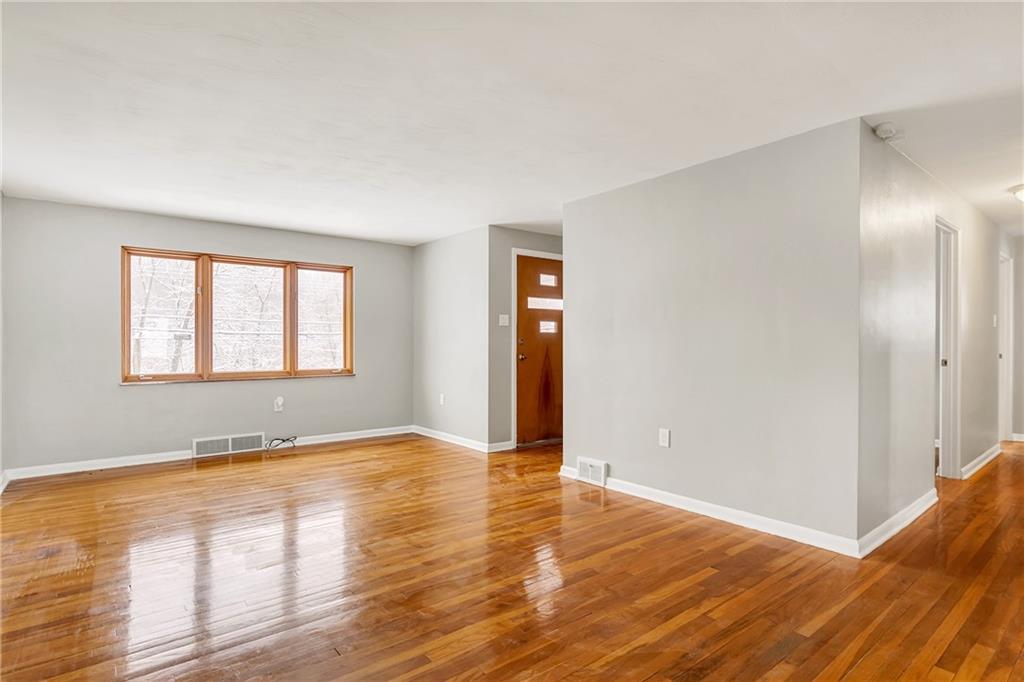 545 Filmore Road Pittsburgh, PA 15221 - Photo 6 of 22
