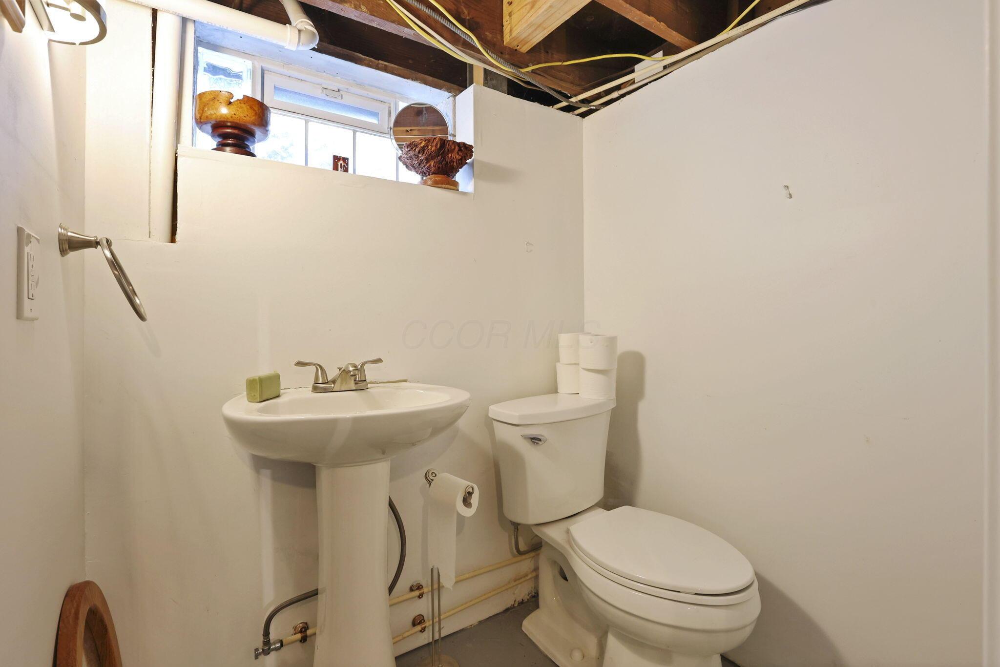 249 Blenheim Road Columbus, OH 43214 - Photo 30 of 47 45-web-or-mls-G02A6358