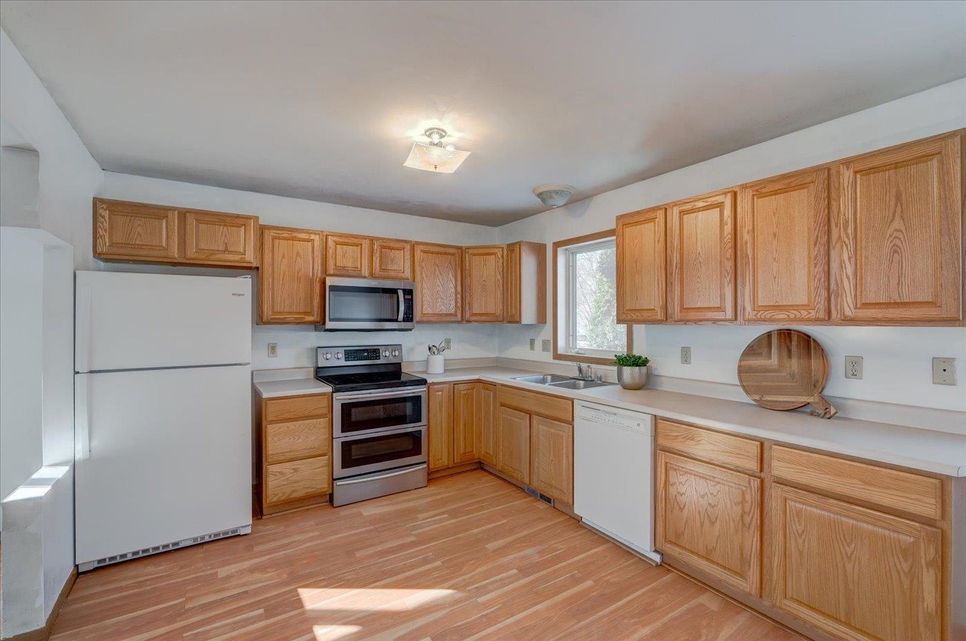 203 Cody Circle Marshall, WI 53559 - Photo 12 of 41