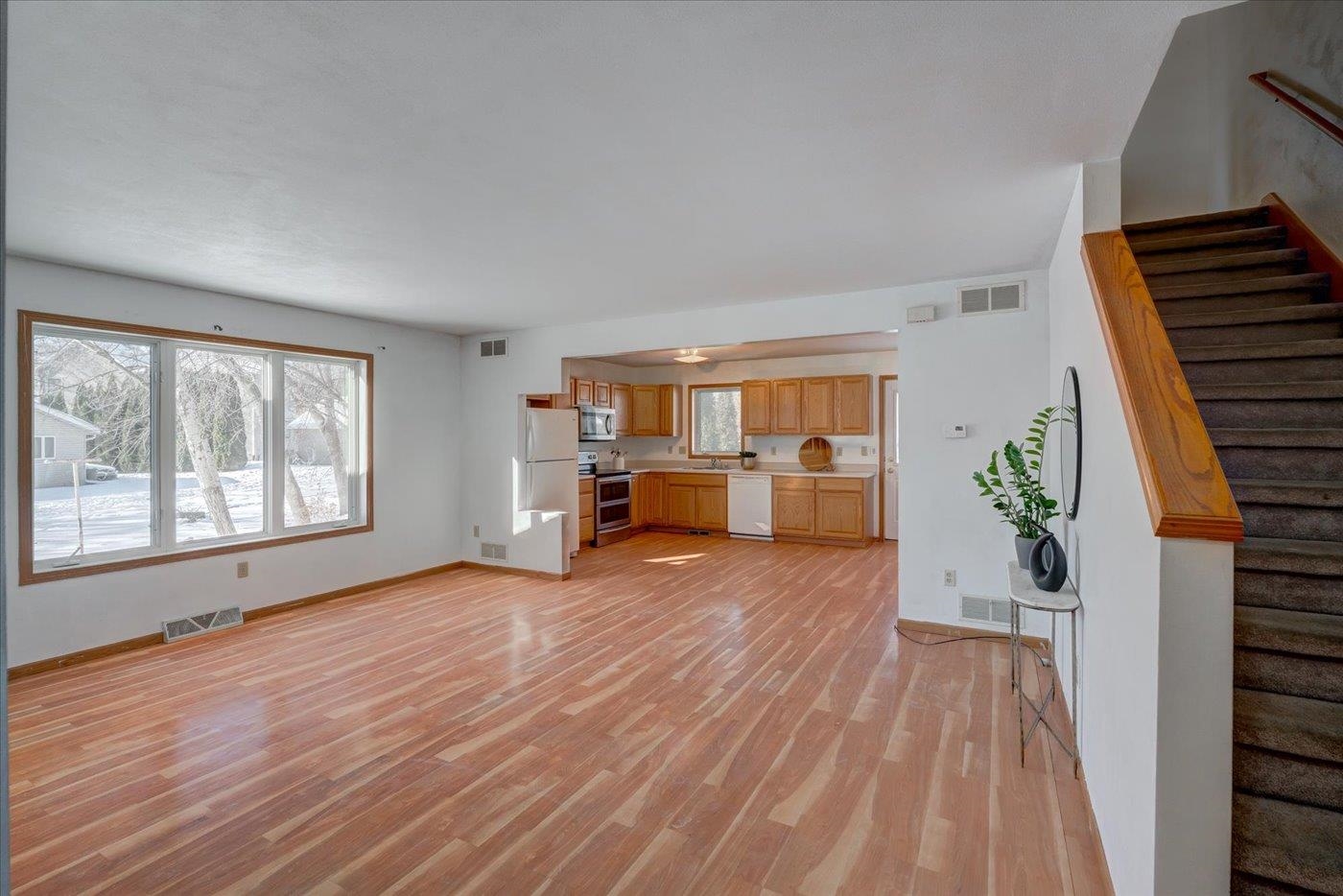 203 Cody Circle Marshall, WI 53559 - Photo 4 of 41