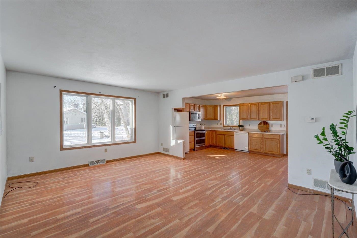 203 Cody Circle Marshall, WI 53559 - Photo 5 of 41