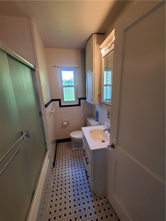 574 Sangree Road Pittsburgh, PA 15237 - Photo 15 of 27 Gallery Image 15