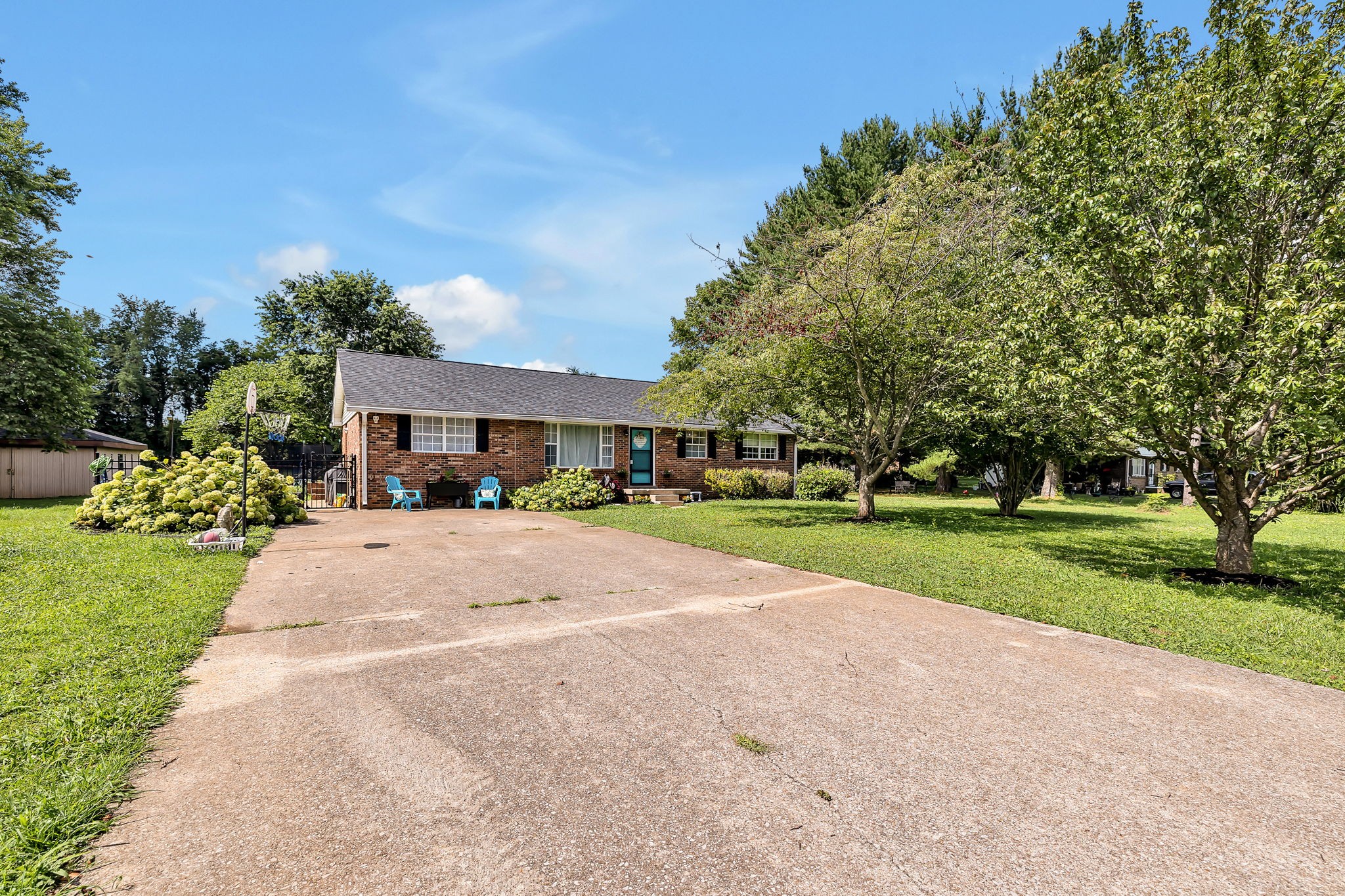 436 Youree Road Murfreesboro, TN 37127 - Photo 3 of 32 a front view of a house with a yard
