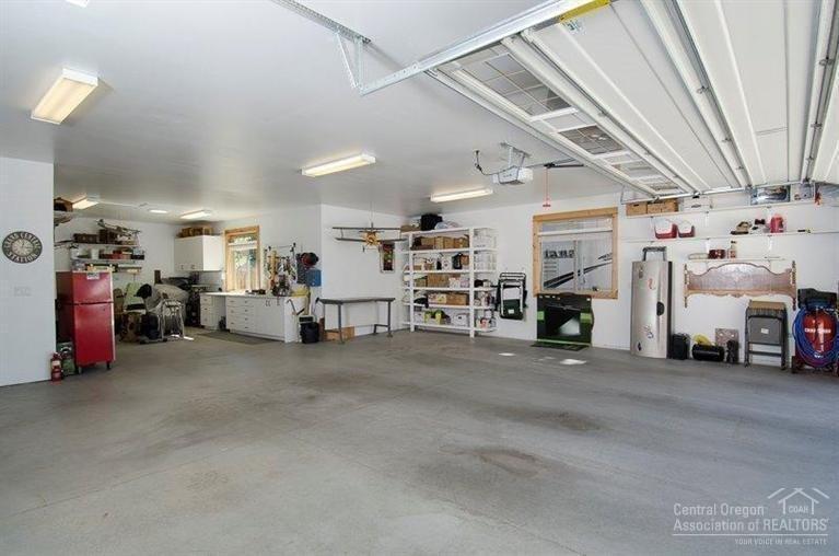 61261 Ladera Road Bend, OR 97702 - Photo 22 of 24 Spacious over-sized 3-car TANDEM garage.