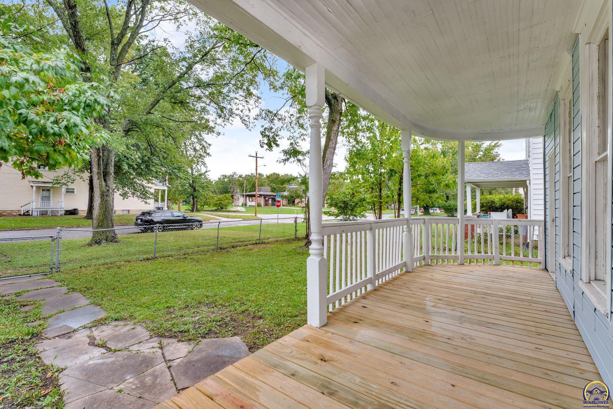 731 Southwest Lincoln Street Topeka, KS 66606 - Photo 2 of 28