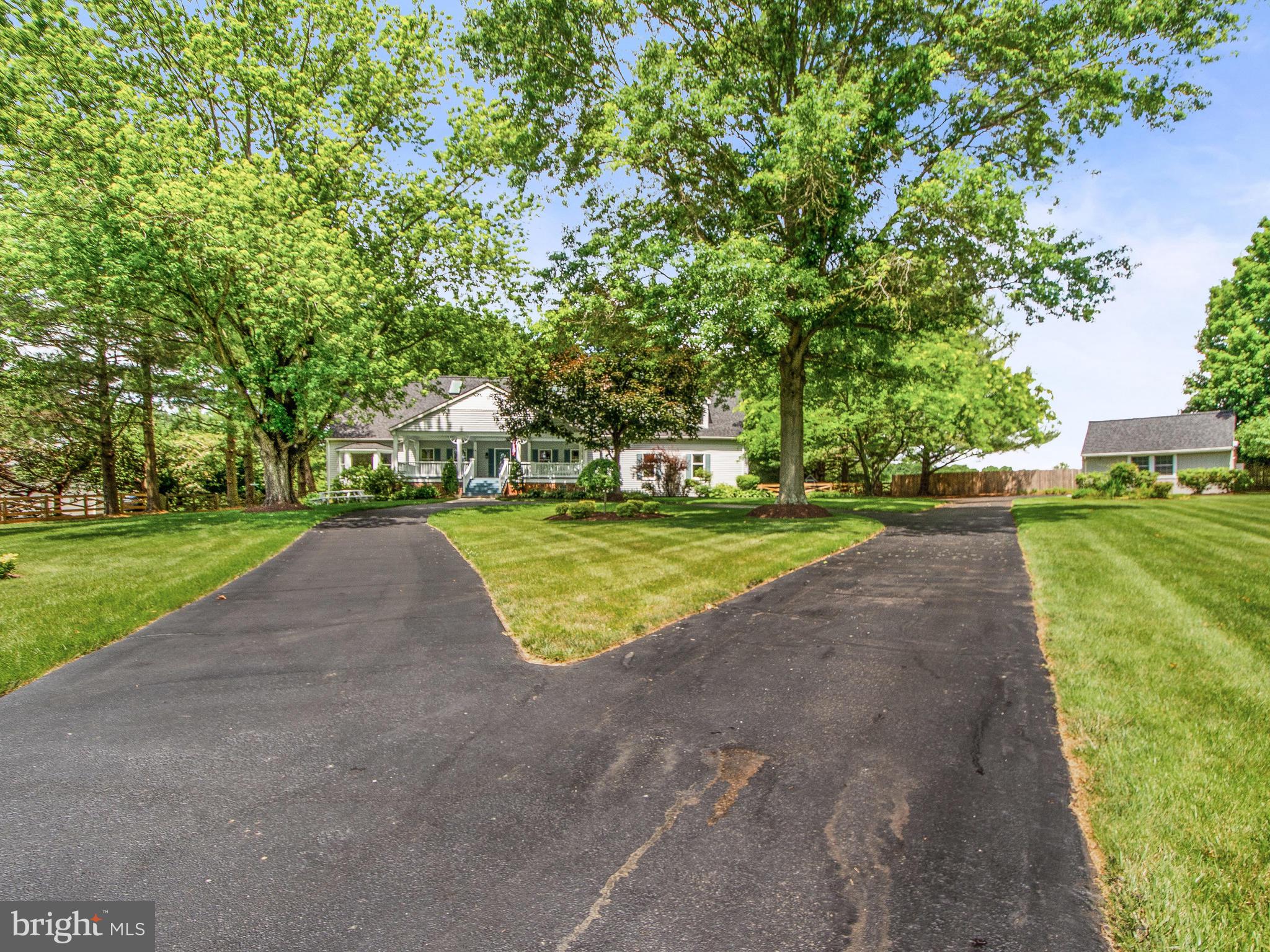 7440 Damascus Road Laytonsville, MD 20882 - Photo 3 of 54 Long Private Split Driveway