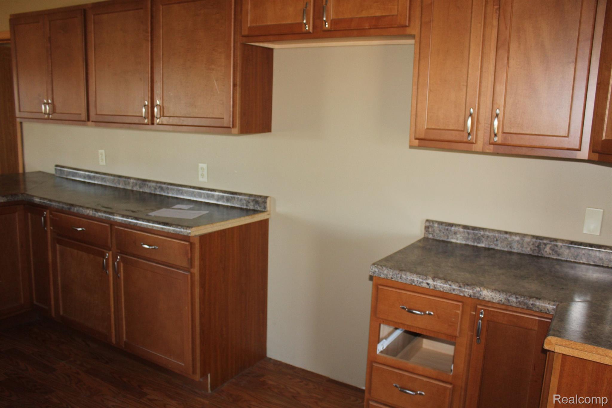 18247 E Road New Lothrop, MI 48460 - Photo 8 of 12 Gallery Image 8