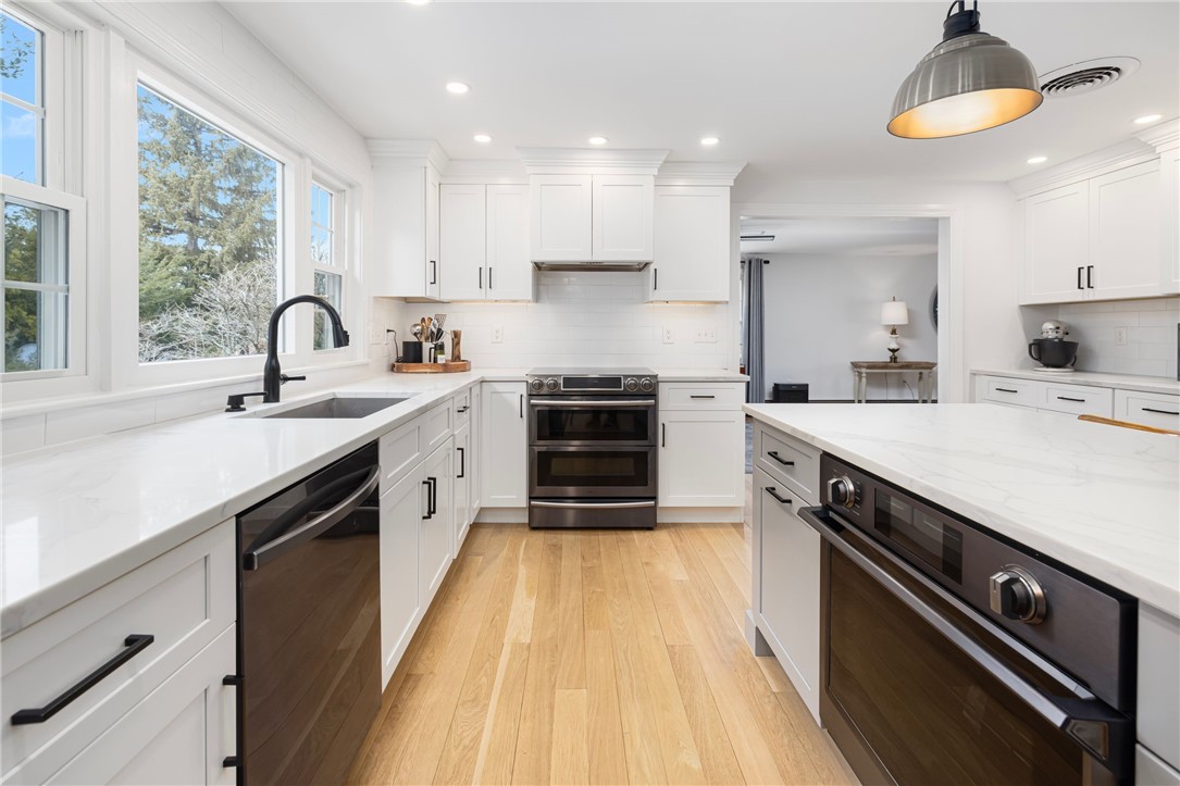 83 Freedom Drive Cranston, RI 02920 - Photo 13 of 50