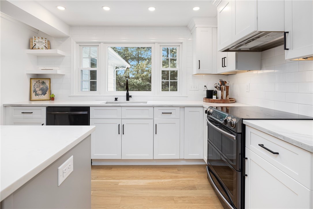 83 Freedom Drive Cranston, RI 02920 - Photo 14 of 50