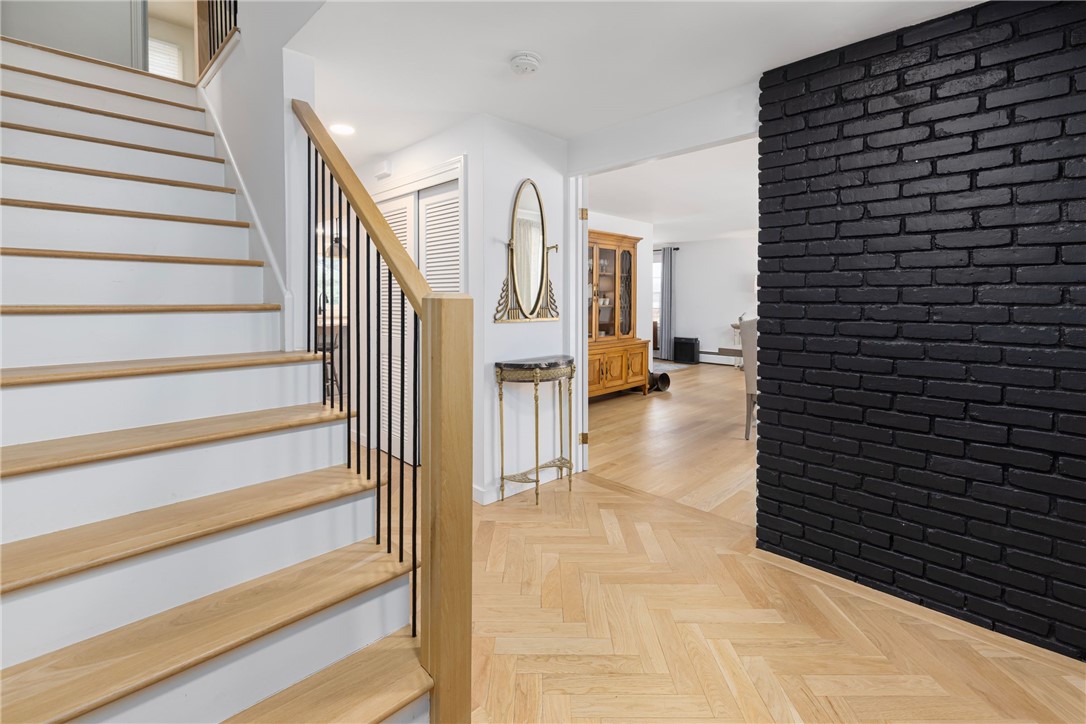 83 Freedom Drive Cranston, RI 02920 - Photo 4 of 50