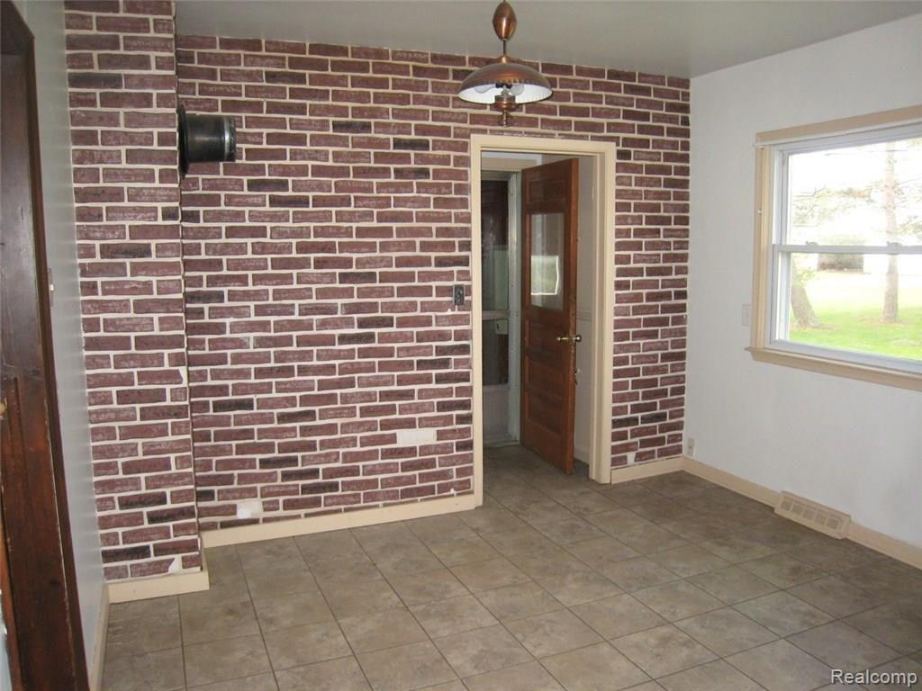 2089 Mitchell Lake Road Attica, MI 48412 - Photo 13 of 23 Dining.jpg