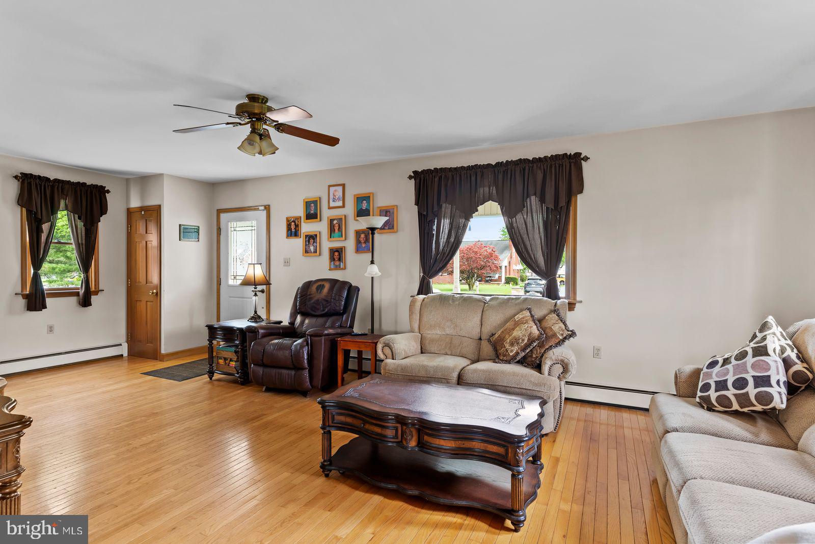 924 West Trindle Road Mechanicsburg, PA 17050 - Photo 4 of 65 1st Floor Living Room
