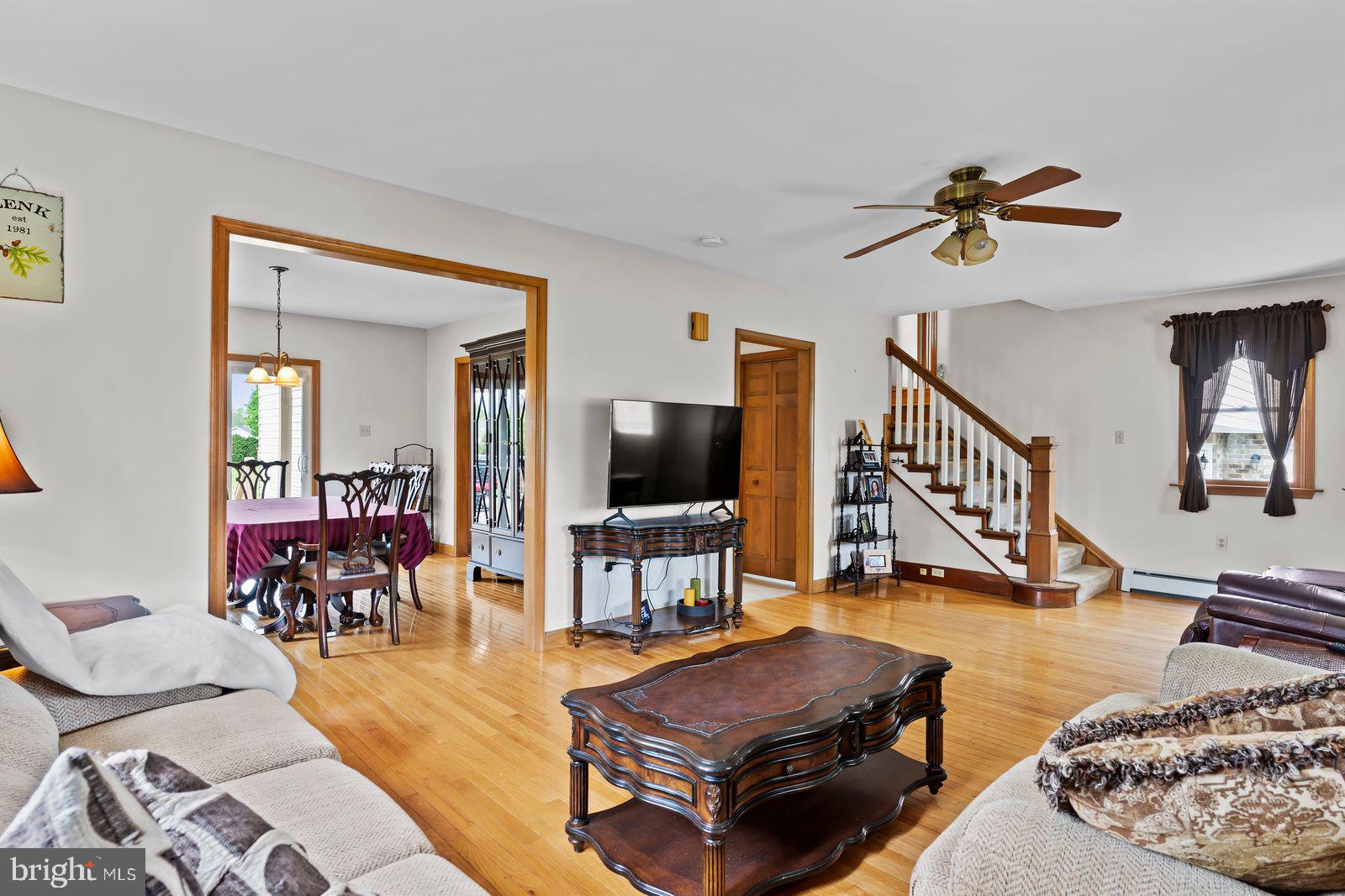924 West Trindle Road Mechanicsburg, PA 17050 - Photo 5 of 65 1st Floor Living Room