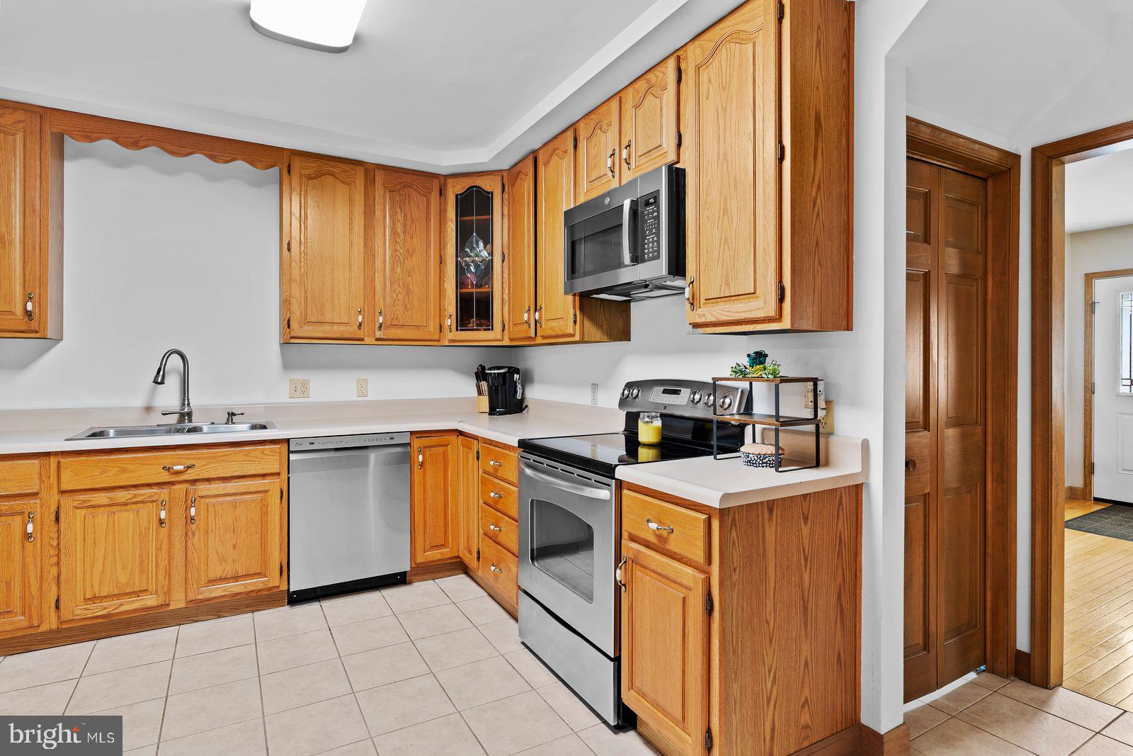 924 West Trindle Road Mechanicsburg, PA 17050 - Photo 9 of 65 1st Floor Kitchen