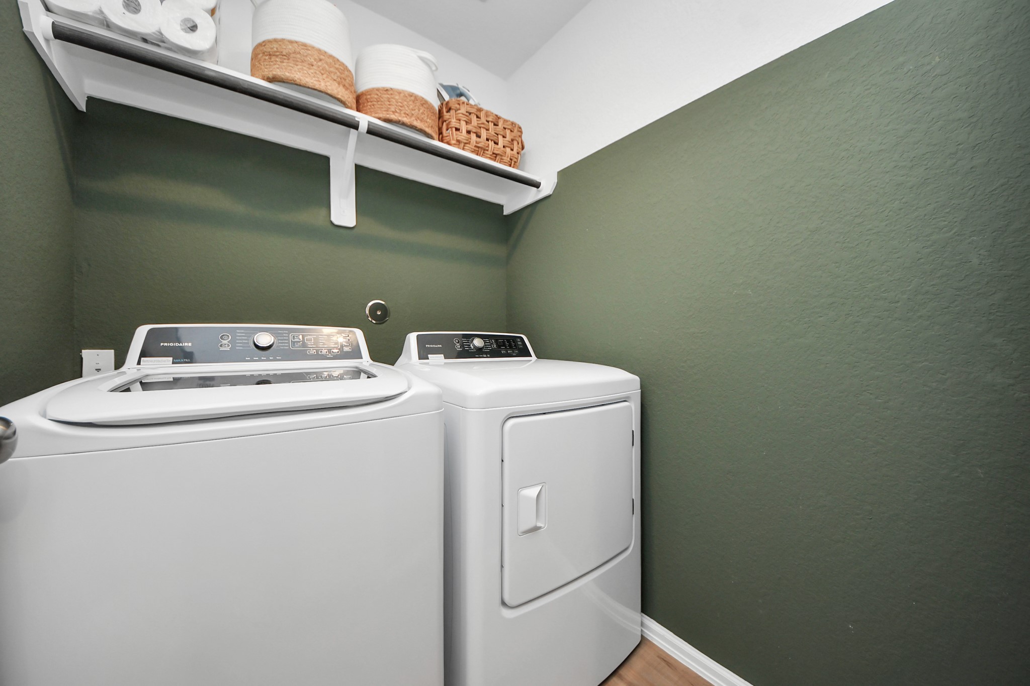 22828 Great Egret Drive Splendora, TX 77372 - Photo 3 of 39 a utility room with dryer and washer